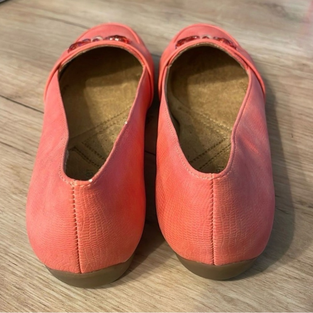 Naturalizer Slip On Flats Loafers Coral Embellished 7.5 - Picture 3 of 7